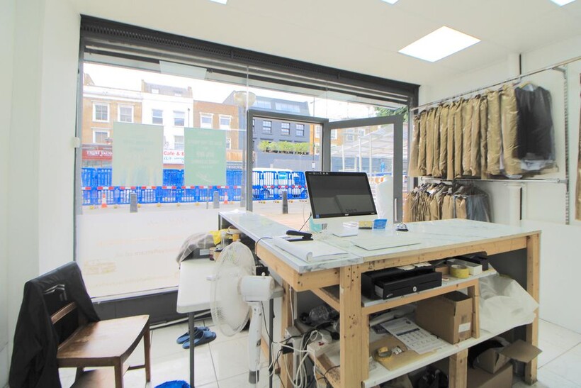 Caledonian Road, London, N1 Retail property (high street) to rent - £1,833 pcm (£423 pw)