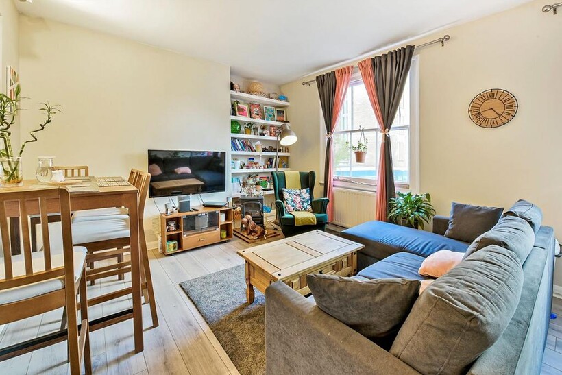 Coningham Road, London W12 2 bed flat to rent - £2,548 pcm (£588 pw)