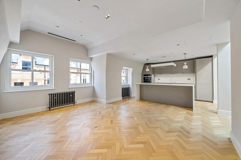 Kensington Court, Kensington, London, W8 2 bed flat to rent - £8,996 pcm (£2,076 pw)