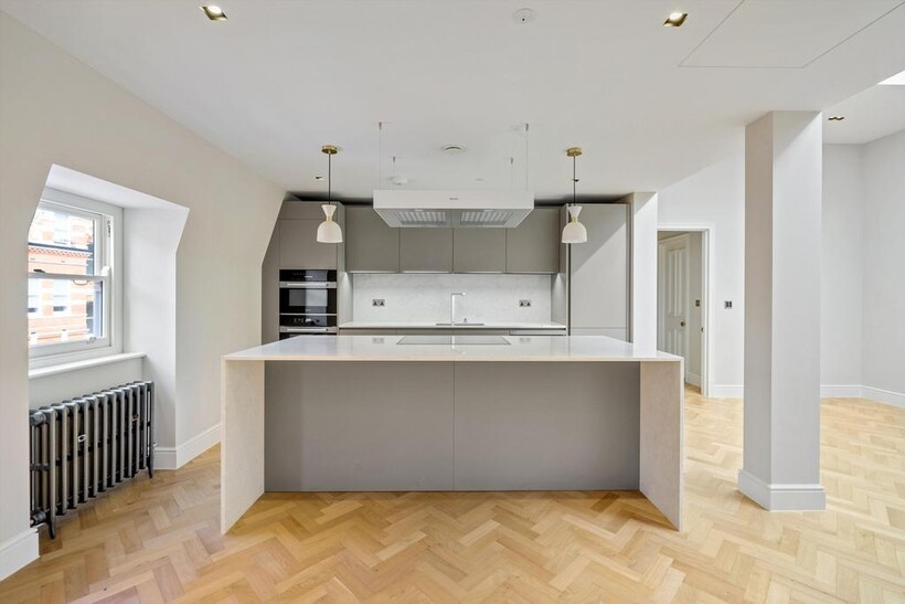 Kensington Court, Kensington, London, W8 2 bed flat to rent - £8,996 pcm (£2,076 pw)