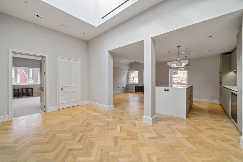 Kensington Court, Kensington, London, W8 2 bed flat to rent - £8,996 pcm (£2,076 pw)