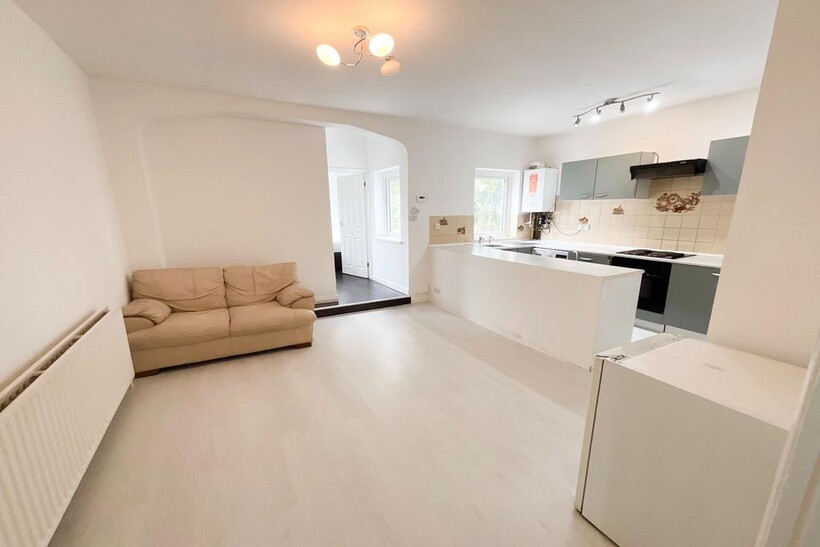 Shoeburyness, Southend-on-Sea SS3 1 bed flat to rent - £945 pcm (£218 pw)