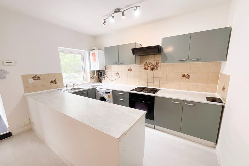 Shoeburyness, Southend-on-Sea SS3 1 bed flat to rent - £945 pcm (£218 pw)