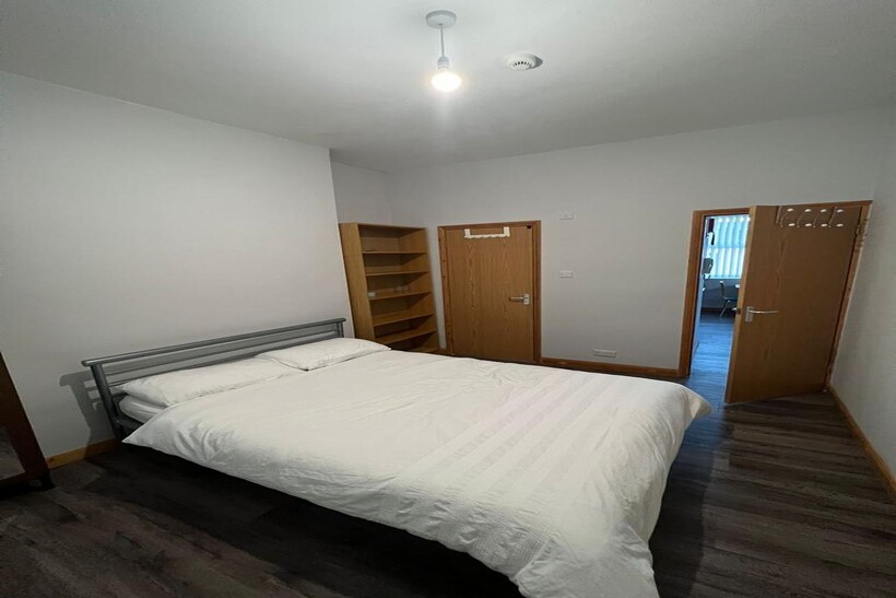 127 King Edwards Road, Swansea, SA1 1 bed flat to rent - £725 pcm (£167 pw)