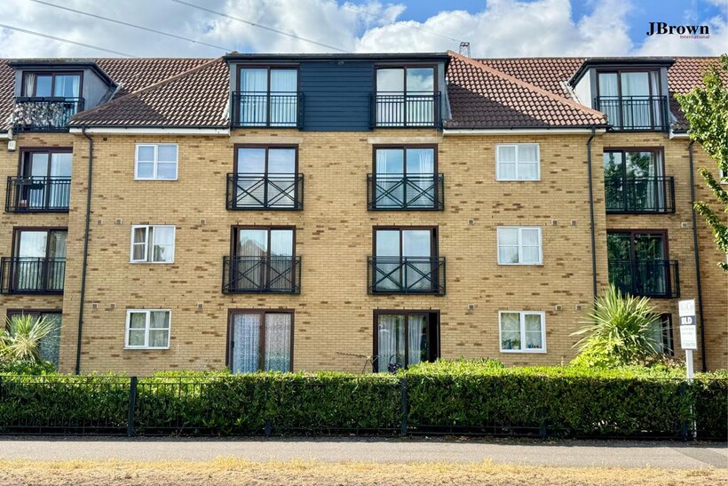 Nightingale Court, Grays, Essex, RM16 2 bed flat to rent - £1,559 pcm (£360 pw)