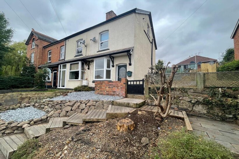 Rock Hill  Bromsgrove  B61 7JL 3 bed terraced house to rent - £1,095 pcm (£253 pw)