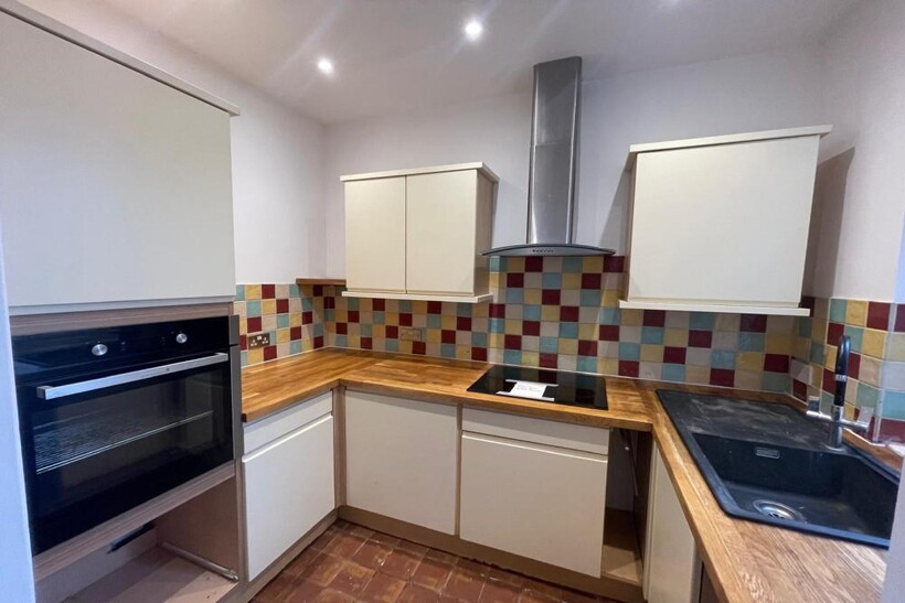 Rock Hill  Bromsgrove  B61 7JL 3 bed terraced house to rent - £1,095 pcm (£253 pw)