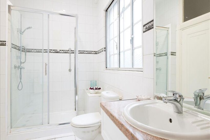 London NW8 5 bed flat to rent - £8,753 pcm (£2,020 pw)
