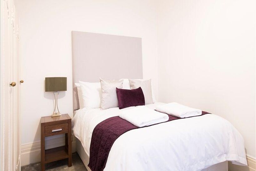 London NW8 5 bed flat to rent - £8,753 pcm (£2,020 pw)