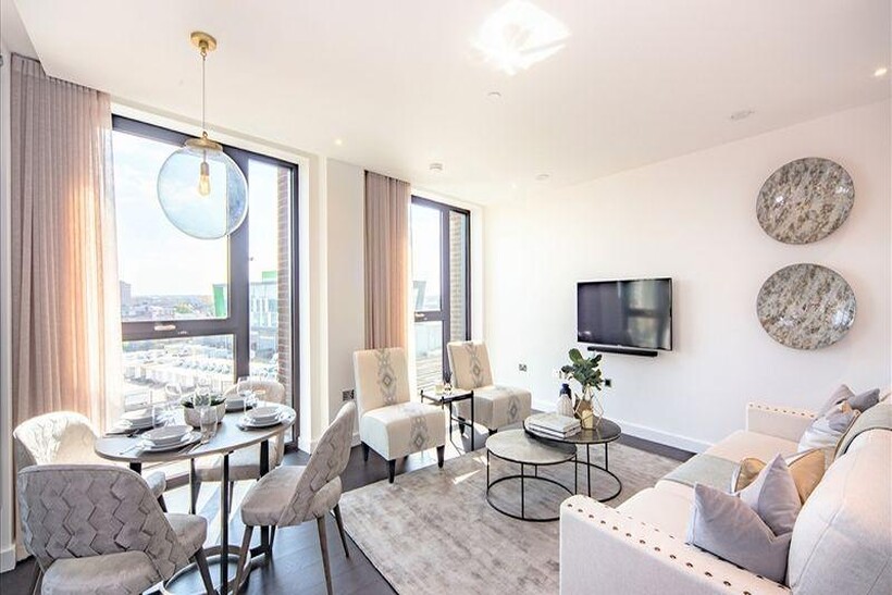 London SW11 2 bed flat to rent - £4,871 pcm (£1,124 pw)