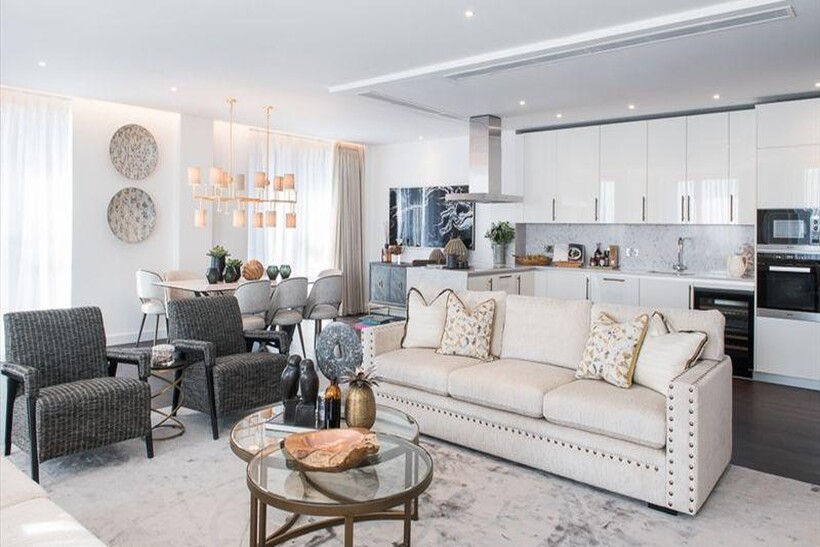 London SW11 3 bed flat to rent - £11,418 pcm (£2,635 pw)