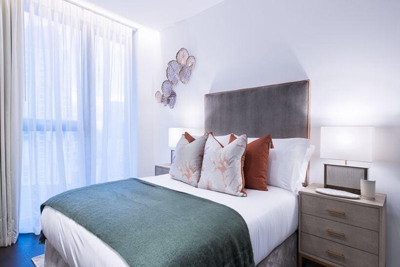London SW11 3 bed flat to rent - £11,418 pcm (£2,635 pw)