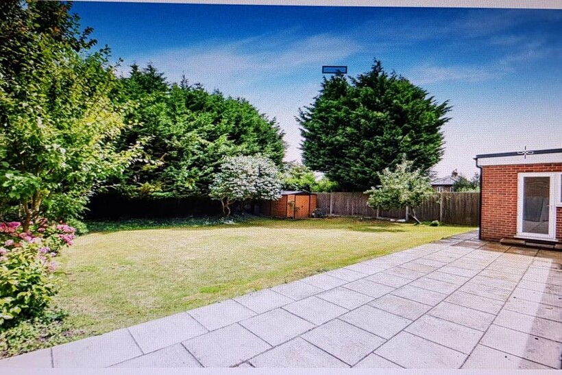 Field End, High Barnet EN5 5 bed detached house to rent - £4,200 pcm (£969 pw)