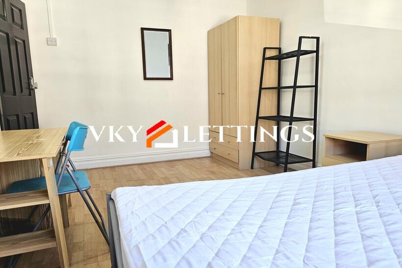 Queen Street, Pontypridd CF37 5 bed house to rent - £370 pcm (£85 pw)