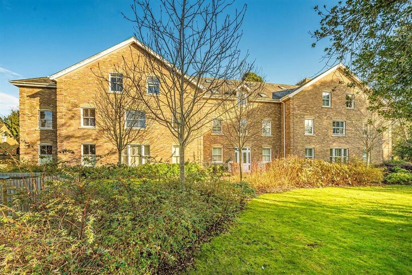 Langdon Park, Teddington TW11 1 bed flat to rent - £1,795 pcm (£414 pw)