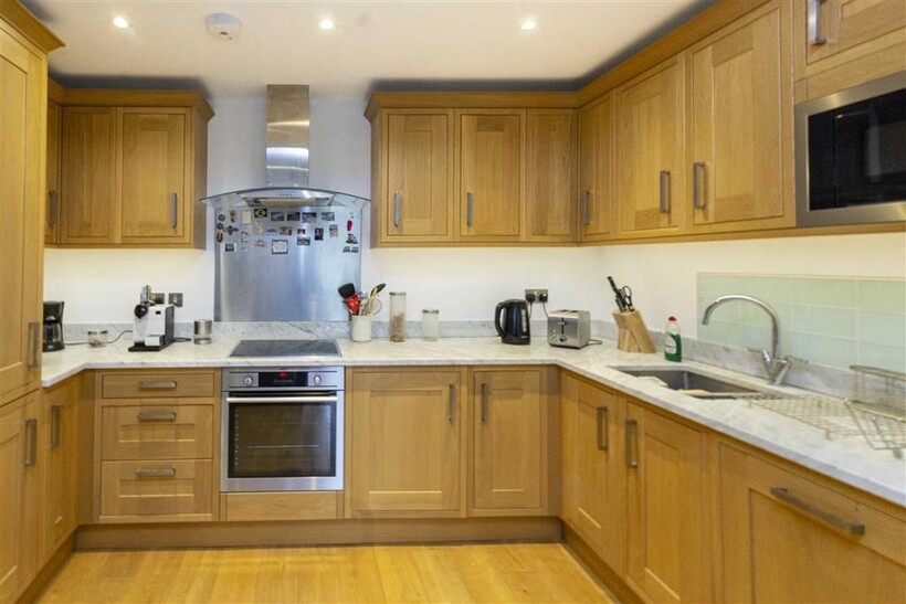 Langdon Park, Teddington TW11 1 bed flat to rent - £1,795 pcm (£414 pw)