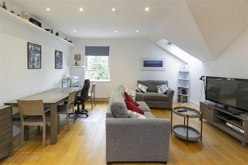Langdon Park, Teddington TW11 1 bed flat to rent - £1,795 pcm (£414 pw)