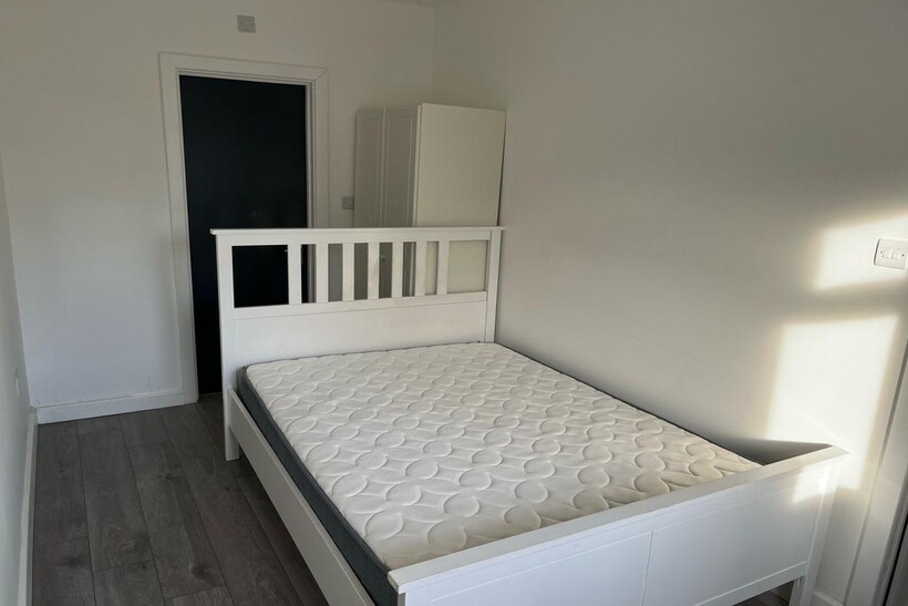 Ennerdale Drive, London NW9 1 bed in a house share to rent - £900 pcm (£208 pw)