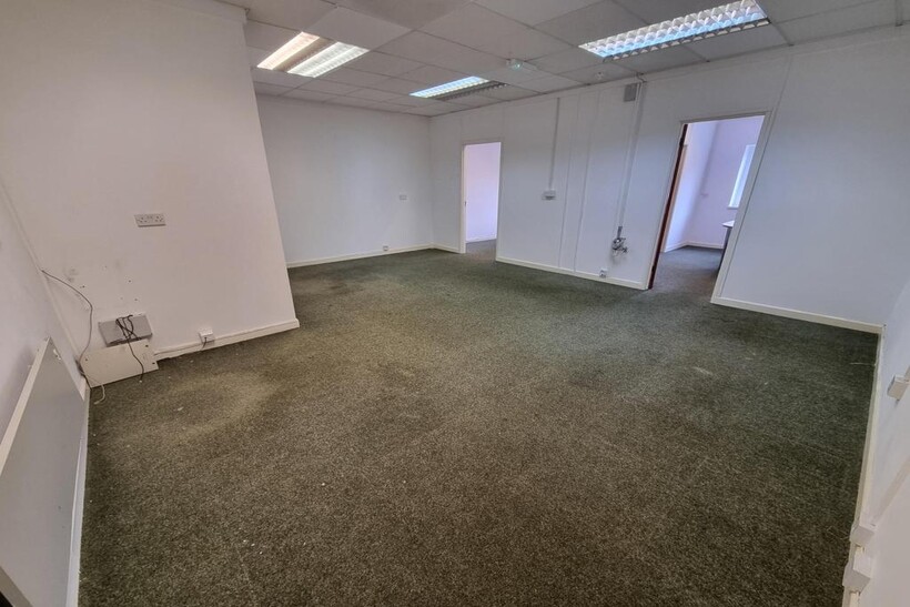 Unit 5 Kestrel House, BA14 8 BE