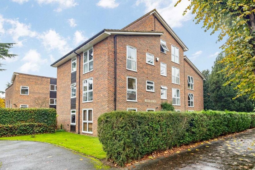 Cromwell Road, Teddington TW11 2 bed flat to rent - £1,810 pcm (£418 pw)