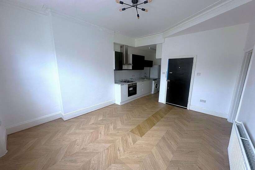 Brondesbury Villas, London, NW6 6AD 2 bed apartment to rent - £2,050 pcm (£473 pw)