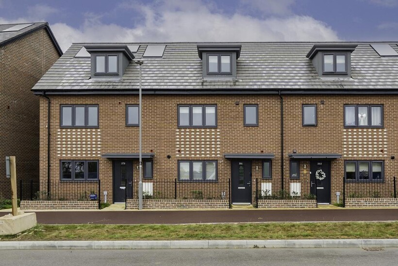 Barrosa Way, Milton Keynes, MK8 4 bed terraced house to rent - £2,195 pcm (£507 pw)