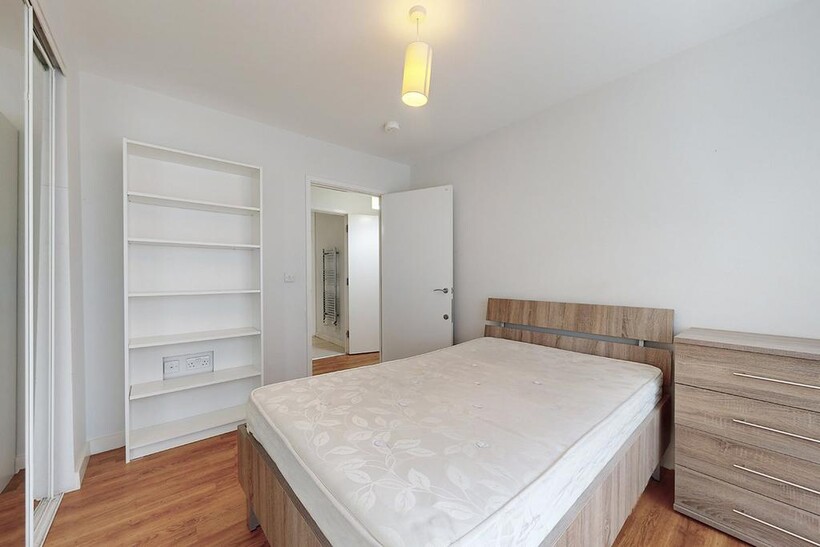Toby Lane, London E1 1 bed flat to rent - £1,127 pcm (£260 pw)