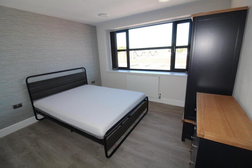 Park Square, Pudsey 2 bed flat to rent - £1,095 pcm (£253 pw)