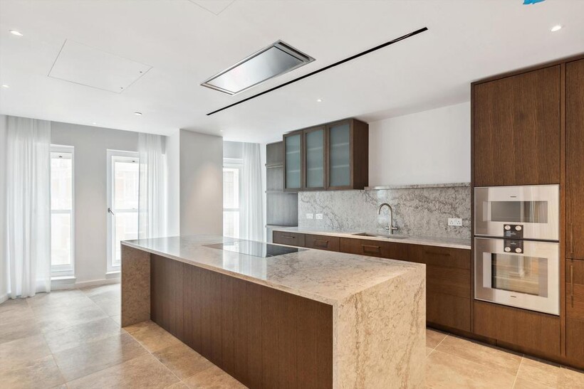 Basil Street, London, SW3 4 bed flat to rent - £41,167 pcm (£9,500 pw)