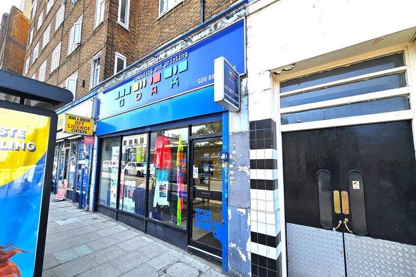 Streatleigh Parade, Streatham High... Property to rent - £1,333 pcm (£308 pw)