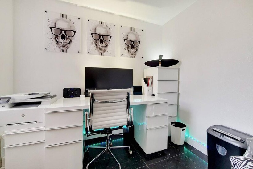 Newport Avenue, Canary Wharf, London... 3 bed flat to rent - £3,879 pcm (£895 pw)