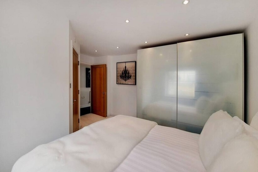 Newport Avenue, Canary Wharf, London... 3 bed flat to rent - £3,879 pcm (£895 pw)