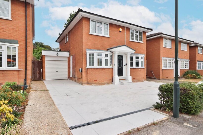 Hampton 5 bed detached house to rent - £4,350 pcm (£1,004 pw)