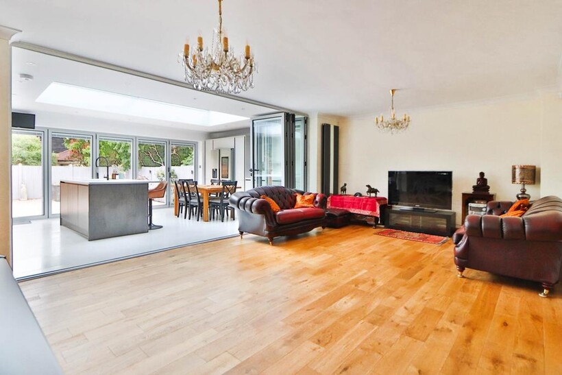 Hampton 5 bed detached house to rent - £4,350 pcm (£1,004 pw)