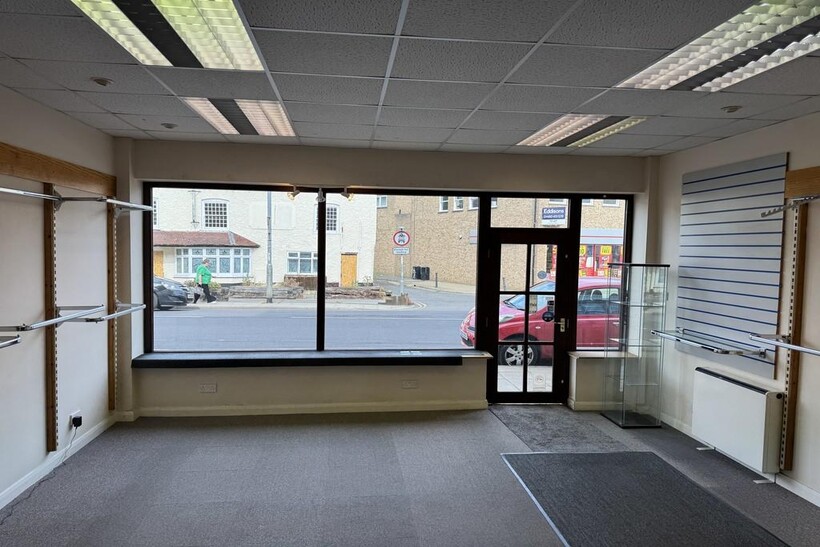 High Street, March Retail property (high street) to rent - £583 pcm (£135 pw)