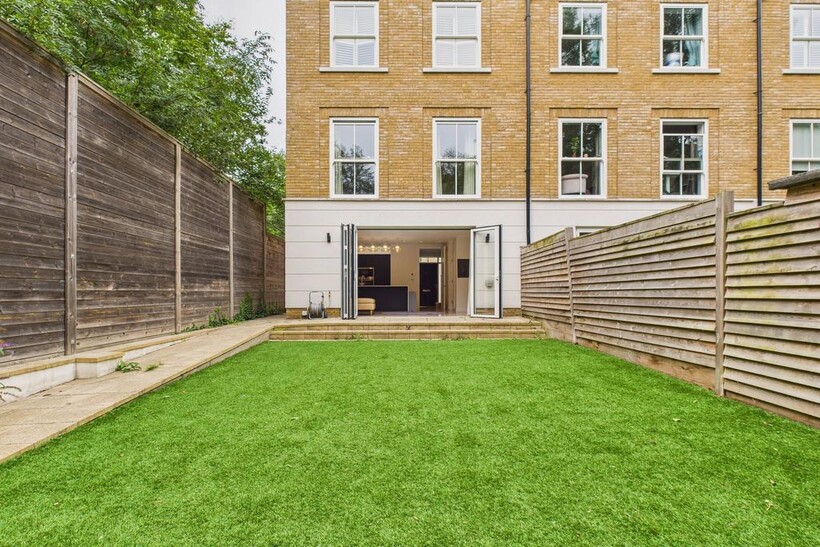 Brewery Lane, Twickenham TW1 4 bed property to rent - £5,400 pcm (£1,246 pw)