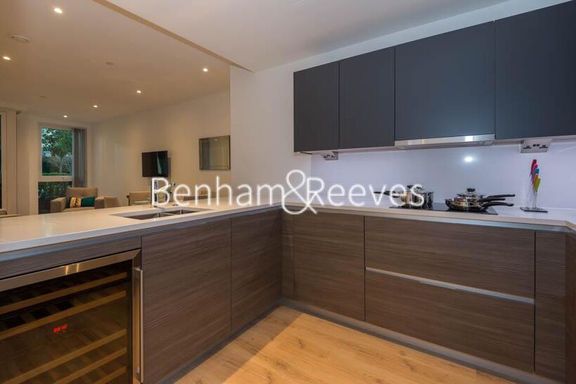 Sovereign Court, Hammersmith W6 2 bed apartment to rent - £3,350 pcm (£773 pw)