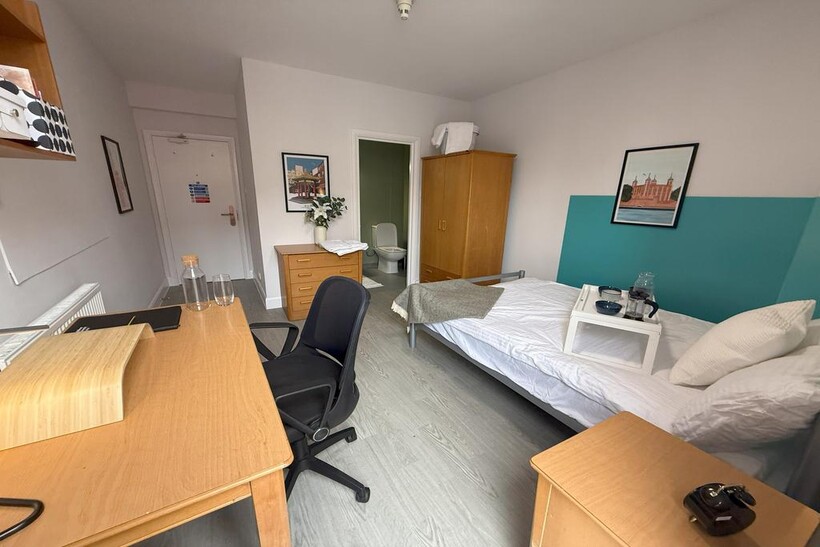 Cricklewood Lane, Cricklewood House share to rent - £1,210 pcm (£279 pw)