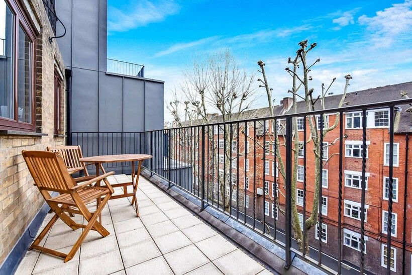 Tavistock Place, Bloomsbury, London... 3 bed flat to rent - £10,833 pcm (£2,500 pw)