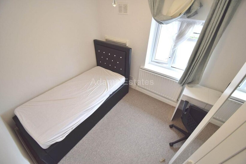Falcon Avenue, Reading 1 bed in a house share to rent - £625 pcm (£144 pw)