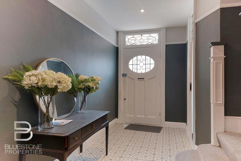 Broadlands Avenue 1 bed ground floor flat to rent - £1,695 pcm (£391 pw)