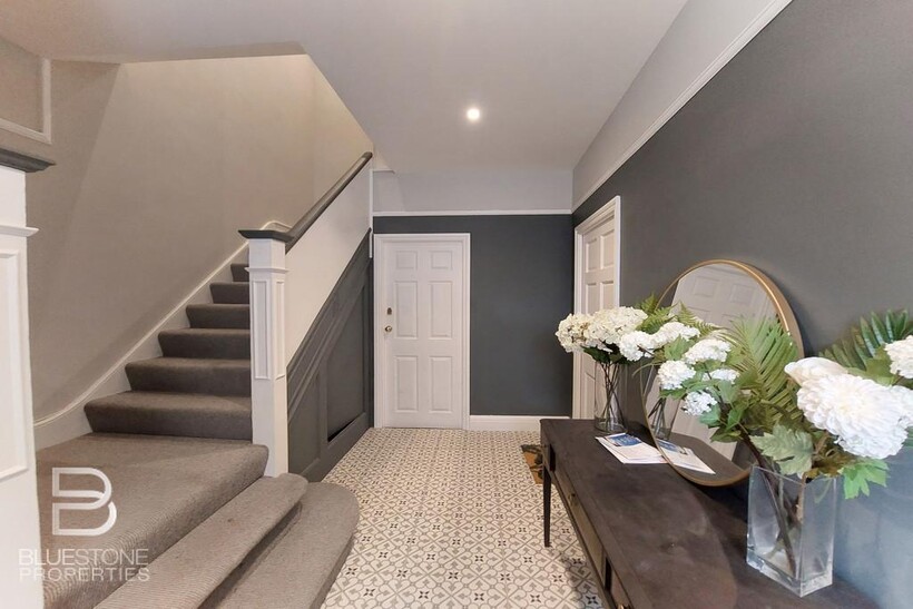 Broadlands Avenue 1 bed ground floor flat to rent - £1,695 pcm (£391 pw)