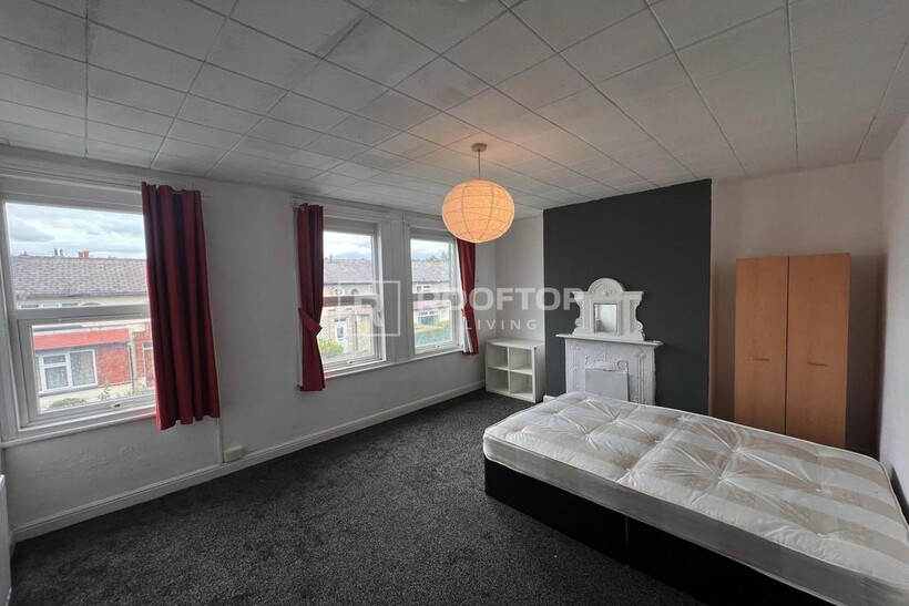 Walmsley Road, Leeds LS6 1 bed in a house share to rent - £429 pcm (£99 pw)