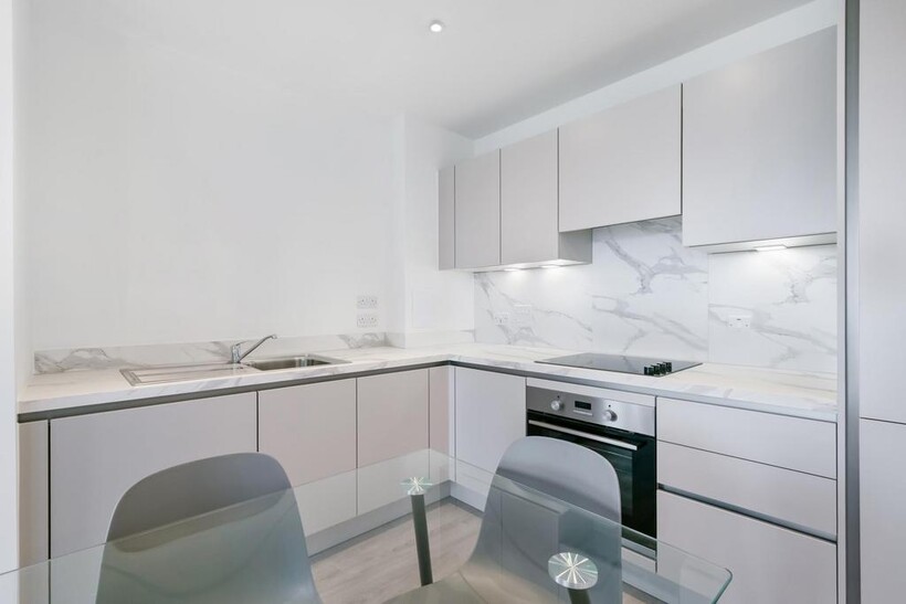 Pullman House, Wembley Park Gardens... 2 bed apartment to rent - £2,548 pcm (£588 pw)