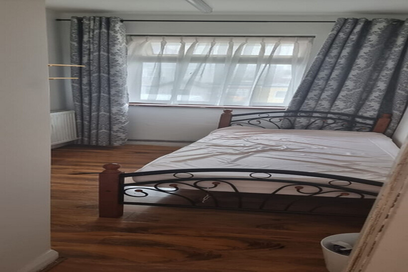 Spencer Avenue, Hayes UB4 1 bed in a house share to rent - £530 pcm (£122 pw)