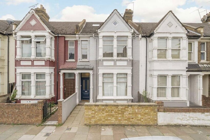 Minet Avenue, London NW10 3 bed flat to rent - £2,448 pcm (£565 pw)