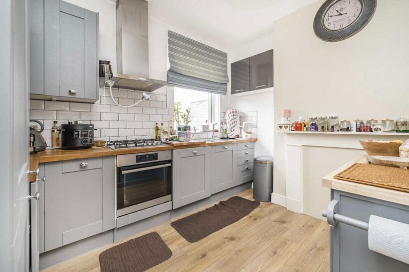 Minet Avenue, London NW10 3 bed flat to rent - £2,448 pcm (£565 pw)
