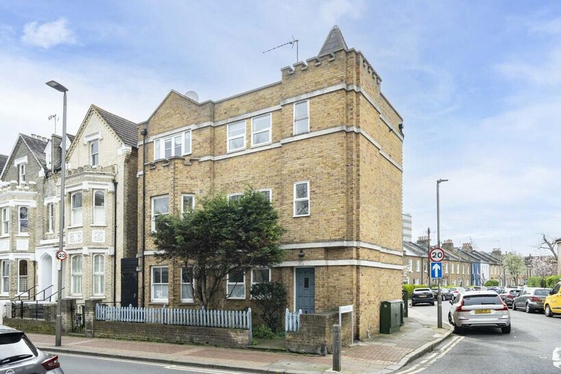 Lower Richmond Road, London SW15 2 bed flat to rent - £2,395 pcm (£553 pw)