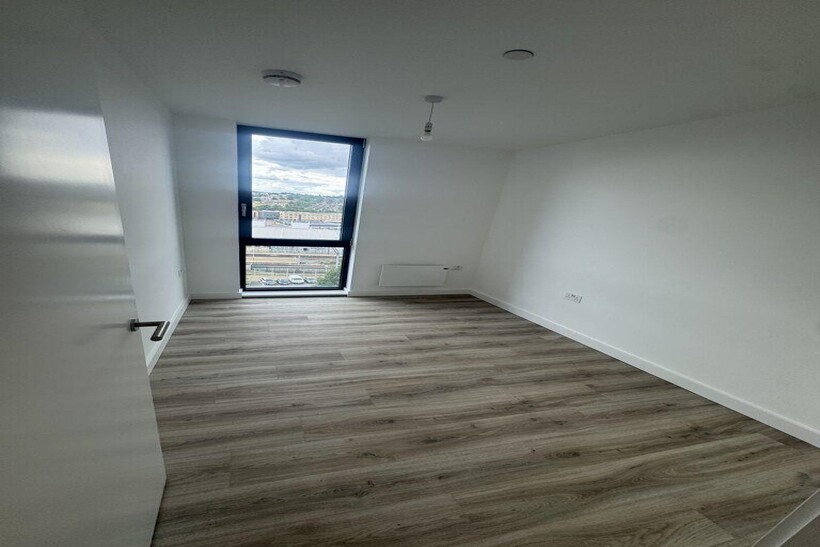 Viva Court, Kimpton Road, Luton 1 bed apartment to rent - £1,325 pcm (£306 pw)