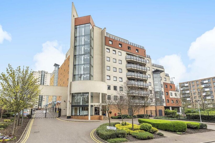 Wards Wharf Approach, London E16 2 bed flat to rent - £2,448 pcm (£565 pw)